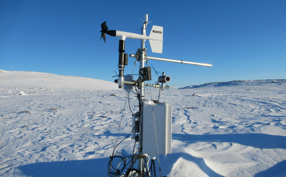 Sentinel North International Arctic Field School - Meteorological station near Iqaluit